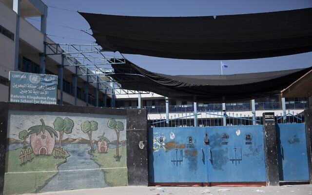 Photo d'illustration : Une école de l'UNRWA (United Nations Relief and Works) à Gaza City, le 24 septembre 2018. (Crédit :  AP Photo/Khalil Hamra)
