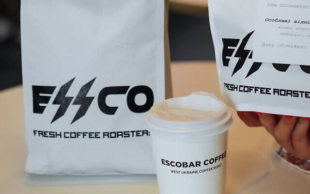 Le nouveau logo du Café Escobar en Ukraine ressemble à l'insigne SS nazi. (Crédit : Cafe Escobar via JTA) Le nouveau logo du Café Escobar en Ukraine ressemble à l'insigne SS nazi. (Crédit : Cafe Escobar via JTA)
