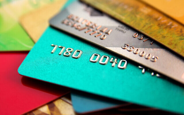 Une pile de cartes de crédit. (Crédit : alexialex ; iStock by Getty Images) Une pile de cartes de crédit. (Crédit : alexialex ; iStock by Getty Images)
