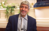 Le rabbin Philippe Haddad. (Crédit : capture d’écran YouTube / Judaïsme En Mouvement)