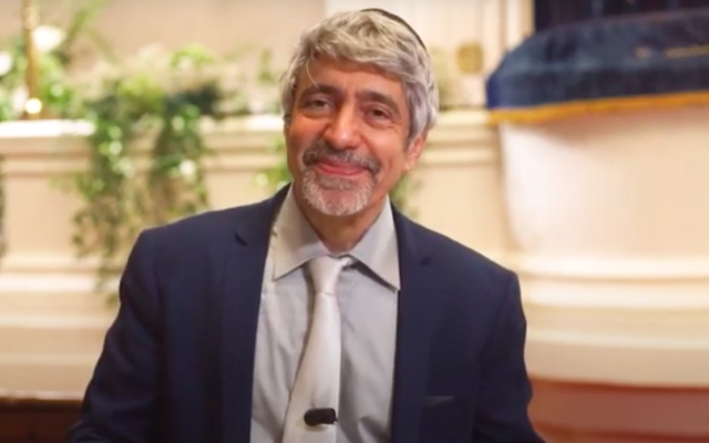 Le rabbin Philippe Haddad. (Crédit : capture d’écran YouTube / Judaïsme En Mouvement)