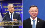 Le ministre des Affaires étrangères Yair Lapid (à gauche) s'exprime lors d'une cérémonie à Rabat, le 11 août 2021. Le président polonais Andrej Duda (à droite) arrive pour un sommet de l'OTAN à Bruxelles le 14 juin 2021. (Shlomi Amsalem/GPO ; Kenzo Tribouillard/Pool via AP)