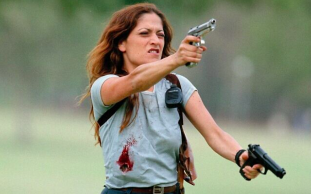 L'actrice israélienne Orna Fitousi, lors du tournage d'un film en 2013. (Crédit : Moshe Shai/ FLASH90)