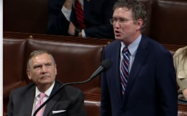 La républicain Thomas Massie s'exprime au congrès. (Capture d'écran : YouTube)