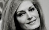 Dalida prise en photo sur un plateau Télé en 1974. (Domaine public)