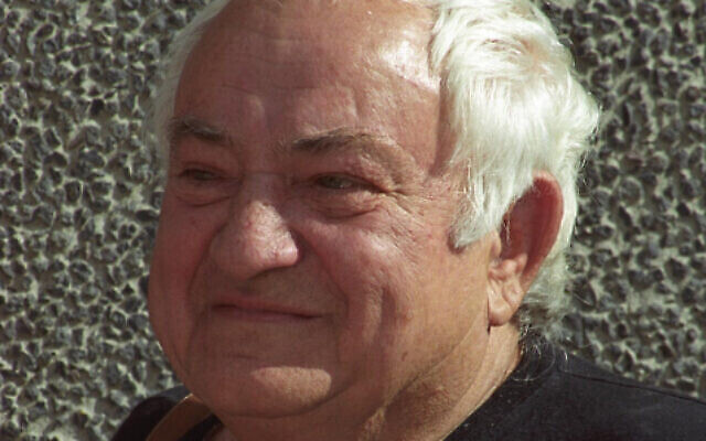 Le peintre et sculpteur Igael Tumarkin en 2004. (Flash 90)