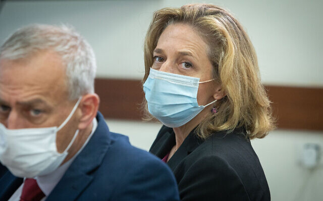 Le docteur Sharon Alroy Preis, cheffe des services de santé publique au ministère de la Santé, au bureau du Premier ministre de Jérusalem, le 14 juillet 2021. (Crédit : Noam Revkin Fenton/Flash90)