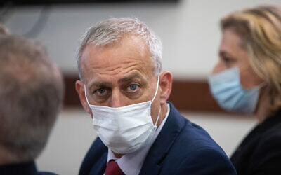 Le nouveau chef du ministère de la Santé Nachman Ash au bureau du Premier ministre de Jérusalem, le 14 juillet 2021. (Crédit : Noam Revkin Fenton/FLASH90)