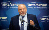 Le ministre des Finances Avigdor Liberman pendant une réunion de faction de sa formation Yisrael Beytenu à la Knesset, le 26 juillet 2021. (Crédit :Yonatan Sindel/Flash90)