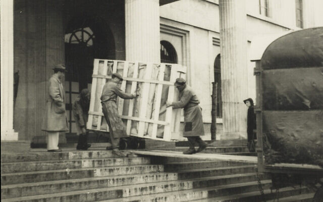 Des œuvres d'art rapatriées, entre 1945 et 1949. (Crédit : Johannes Felbermeyer/ Getty Research Institute, Los Angeles)