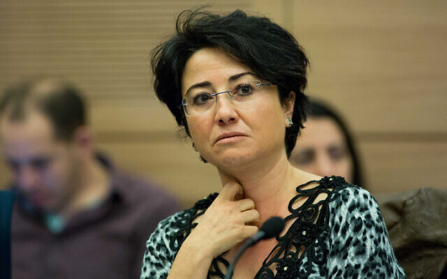 Hanin Zoabi, du parti de la Liste arabe unie, à la Knesset le 22 décembre 2015. (Crédit : Yonatan Sindel/Flash90) Hanin Zoabi, du parti de la Liste arabe unie, à la Knesset le 22 décembre 2015. (Crédit : Yonatan Sindel/Flash90)