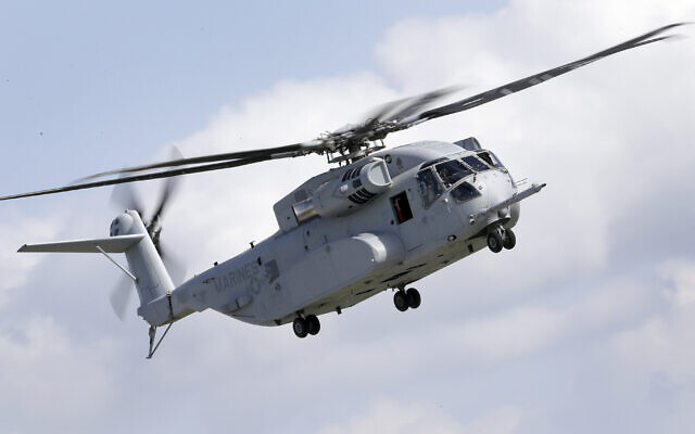 Illustration : Un Sikorsky CH-53K King Stallion vole au cours du salon aéronautique ILA de Berlin, en Allemagne, le 25 avril 2018. (Crédit : Michael Sohn/AP) Illustration : Un Sikorsky CH-53K King Stallion vole au cours du salon aéronautique ILA de Berlin, en Allemagne, le 25 avril 2018. (Crédit : Michael Sohn/AP)