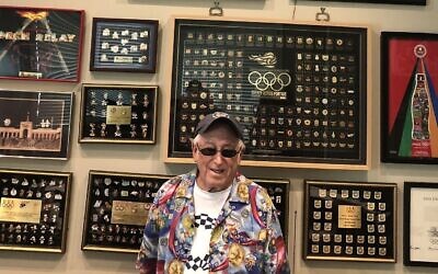 Sidney Marantz possède une collection de plus de 12 000 épingles olympiques. (Crédit : avec l'aimable autorisation de Marantz/ via JTA)