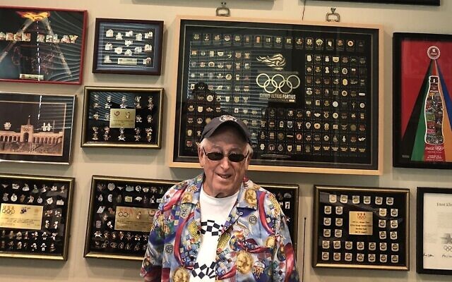 Sidney Marantz possède une collection de plus de 12 000 épingles olympiques. (Crédit : avec l'aimable autorisation de Marantz/ via JTA)