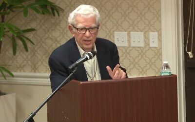 Le rabbin Richard Hirsch a donné une conférence à l'occasion de la journée Martin Luther King intitulée " Israël et le judaïsme américain - pourquoi nous avons besoin les uns des autres " aux Résidences Sinaï à Boca Raton, en Floride, le 15 janvier 2018. (Crédit : YouTube via JTA)