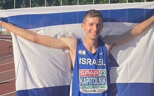 Yonathan Kapitolnik d'Israël après sa victoire à la compétition mondiale d'athlétisme à Nairobi, Kenya, le 21 août 2021. (Association israélienne d'athlétisme)