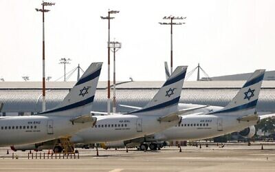 Des avions d'El Al sur le tarmac de l'aéroport Ben Gourion, le 3 août 2020. (Crédit : Jack Guez / AFP)