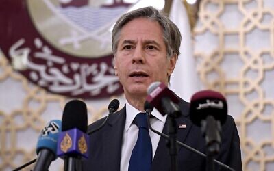 Le secrétaire d'État américain Antony Blinken pendant une conférence de presse conjointe au ministère des Affaires étrangères dans la capitale qatarie de Doha, le 7 septembre 2021. (Crédit : Olivier Douliery/Pool/AFP)