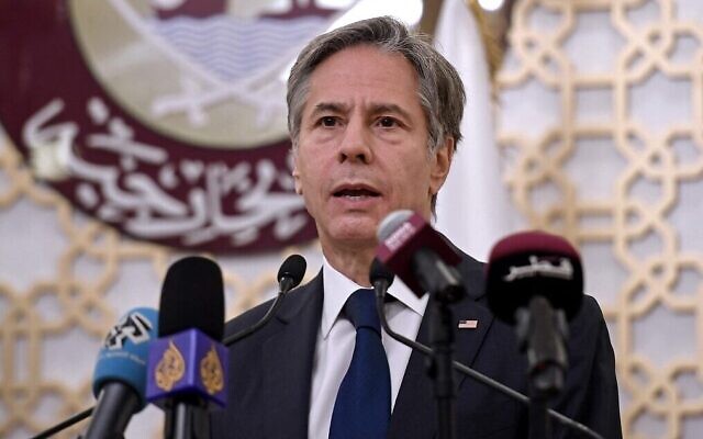 Le secrétaire d'État américain Antony Blinken pendant une conférence de presse conjointe au ministère des Affaires étrangères dans la capitale qatarie de Doha, le 7 septembre 2021. (Crédit : Olivier Douliery/Pool/AFP)