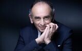 L'idéologue d'extrême droite français Eric Zemmour lors d'une séance photo à Paris, le 22 avril 2021. (Crédit : JOEL SAGET / AFP)