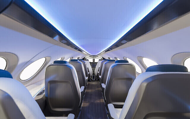 Une représentation de l'intérieur de l'avion 100% électrique Alice à Vannes, le 6 juin 2019. (Crédit :  © Jean-Marie Liot / eviation
