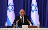 Le Premier ministre Naftali Bennett lors d'une réunion du cabinet au ministère des affaires étrangères de Jérusalem, le 11 septembre 2021. (Crédit : Abir Sultan/Pool Photo via AP)