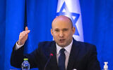 Le Premier ministre Naftali Bennett dirige une réunion du cabinet au ministère des Affaires étrangères à Jérusalem, le 12 septembre 2021. (Crédit : Olivier Fitoussi/Flash90)
