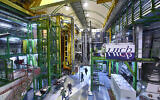 Cette photo de 2018 mise à disposition par le CERN montre le système Muon LHCb dans l'installation du grand collisionneur de hadrons de l'Organisation européenne pour la recherche nucléaire, à l'extérieur de Genève. (Crédit : Maximilien Brice, Julien Marius Ordan/CERN via AP)