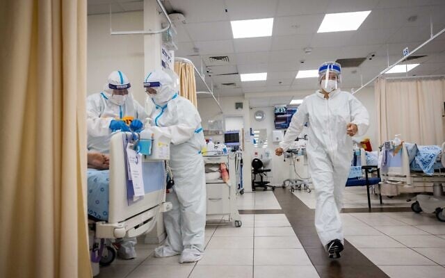 Une salle de coronavirus à l'hôpital Shaare Zedek à Jérusalem le 23 septembre 2021 (Crédit : Yonatan Sindel/Flash90