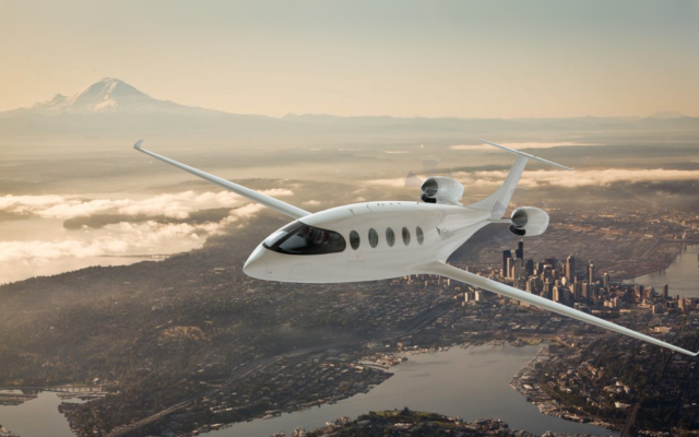 Une représentation de l'avion 100% électrique Alice en vol, au mois d'août 2021. (Crédit :  Eviation)