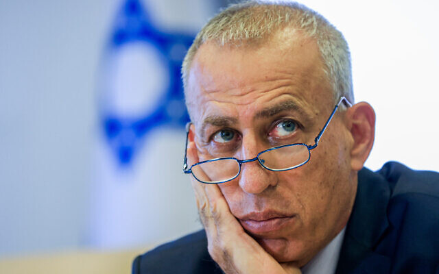 Le directeur-général du ministère de la Santé Nachman Ash lors d'une conférence de presse à Jérusalem, le 29 août 2021. (Crédit : Olivier Fitoussi/Flash90) Le directeur-général du ministère de la Santé Nachman Ash lors d'une conférence de presse à Jérusalem, le 29 août 2021. (Crédit : Olivier Fitoussi/Flash90)