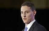 Sur cette photo d'archives du 4 novembre 2014, le trésorier de l'État de l'Ohio, Josh Mandel, prend la parole lors de la célébration de la soirée électorale du Parti républicain de l'Ohio à Columbus, dans l'Ohio (AP Photo/Tony Dejak, Dossier).