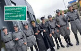 Des hommes portent des uniformes nazis lors d'une manifestation du COVID-19 dans la ville néerlandaise d'Urk, le 10 septembre 2021. ('Hart van Nederland' via JTA)