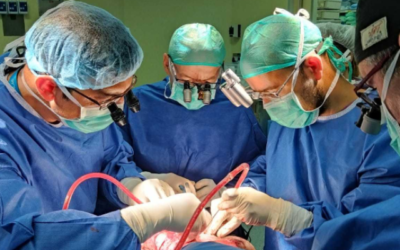 Une partie de l'équipe médicale qui a séparé des siamois à l'hôpital Soroka de Beer Sheva. (Autorisation : Hôpital Soroka)