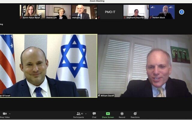Le Premier ministre Naftali Bennett, à gauche, s'exprime via Zoom lors d'un appel avec les représentants de la CoP (Conference of Presidents), le3 septembre 2021. (Capture d'écran) Le Premier ministre Naftali Bennett, à gauche, s'exprime via Zoom lors d'un appel avec les représentants de la CoP (Conference of Presidents), le3 septembre 2021. (Capture d'écran)