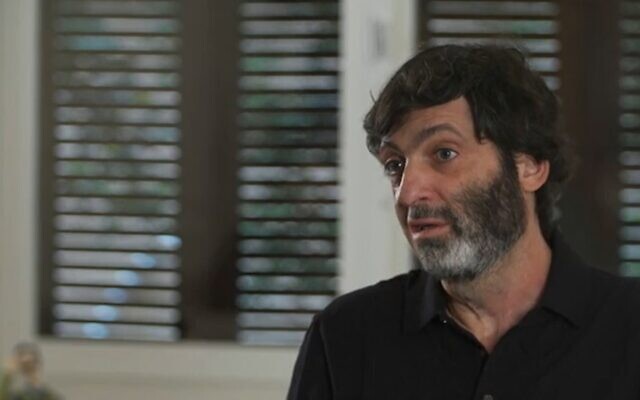 Le professeur Dan Ariely (Capture d'écran : Douzième chaîne)