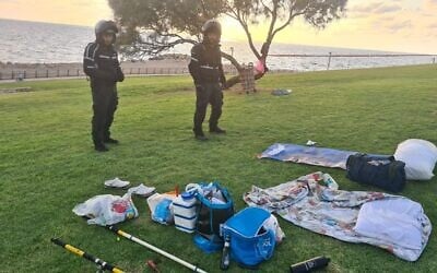 La police sur la scène d'une attaque au couteau, le 15 septembre 2021. (Crédit : Police israélienne)