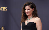 Kathryn Hahn arrive à la 73e cérémonie des Primetime Emmy Awards, le dimanche 19 septembre 2021 à Los Angeles. (AP Photo/Chris Pizzello)