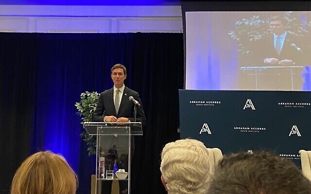 L'ancien fonctionnaire de la Maison Blanche, Jared Kushner, s'exprime lors d'un événement à Washington marquant le premier anniversaire des accords d'Abraham, le 14 septembre 2021. (Jacob Magid/Times of Israel) L'ancien fonctionnaire de la Maison Blanche, Jared Kushner, s'exprime lors d'un événement à Washington marquant le premier anniversaire des accords d'Abraham, le 14 septembre 2021. (Jacob Magid/Times of Israel)