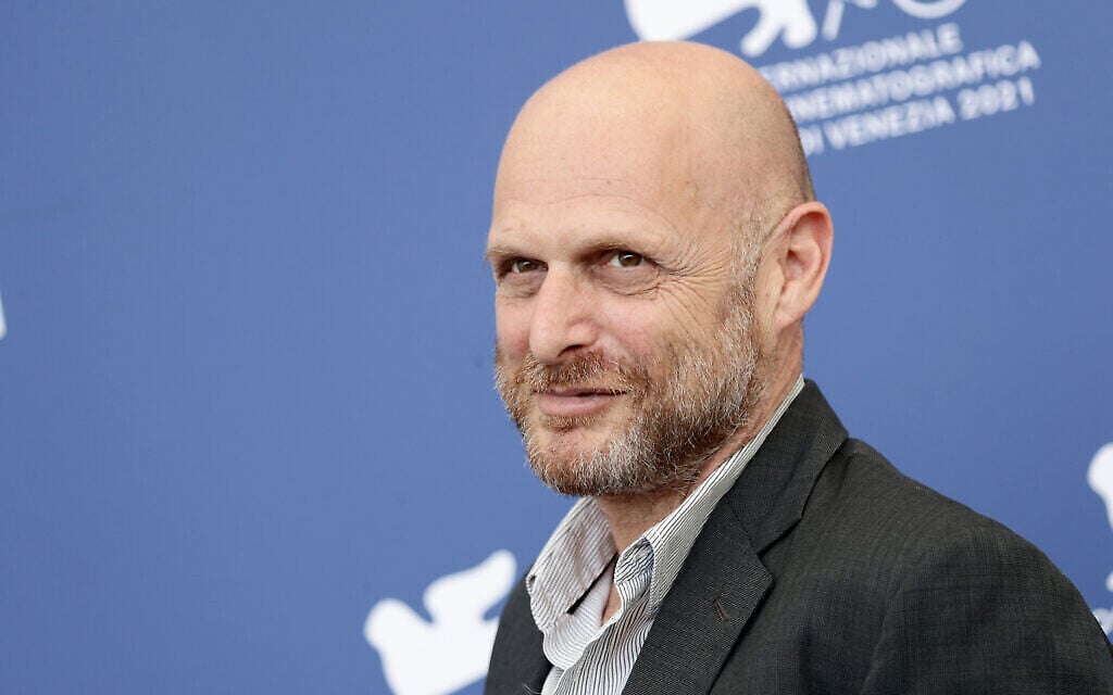 Hagai Levi à la première de 'Scènes d'un mariage' au Festival international du film de Venise, le 4 septembre 2021. (Crédit : Vittorio Zunino Celotto/Getty Images/ via la JTA)