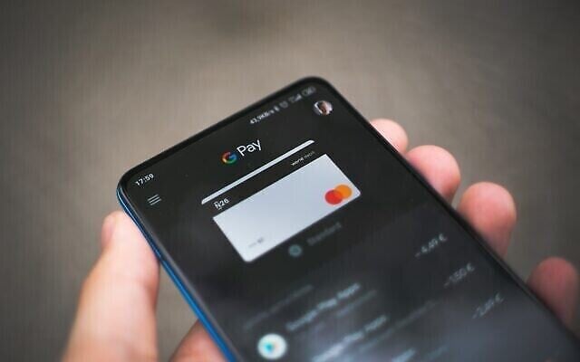 Une photo illustrative de l'application Google Pay. Photo de Mika Baumeister sur Unsplash