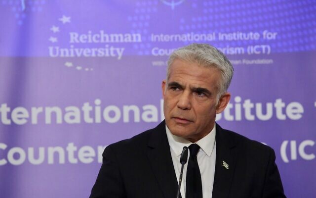Le ministre des Affaires étrangères Yair Lapid prend la parole à la conférence annuelle de Herzliya, le 12 septembre 2021. (Crédit : Ronen Toppleberg) Le ministre des Affaires étrangères Yair Lapid prend la parole à la conférence annuelle de Herzliya, le 12 septembre 2021. (Crédit : Ronen Toppleberg)