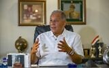 Mohamed Sadate, neveu de l'ancien président égyptien Anouar Sadate, s'exprime lors d'un entretien avec l'AFP dans son bureau de la capitale du Caire, le 19 septembre 2021. (Crédit : Khaled DESOUKI / AFP)