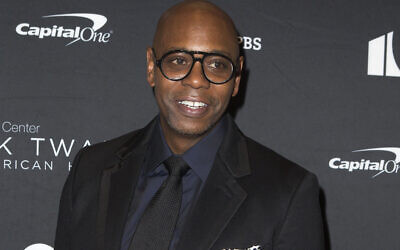 Dave Chappelle au Kennedy Center for the Performing Arts pour la 22e édition du prix annuel Mark Twain de l'humour américain à Washington, le 27 octobre 2019. (Crédit : Owen Sweeney/Invision/AP, Dossier)