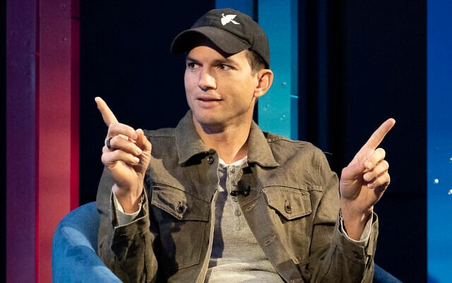 L'acteur Ashton Kutcher lors d'un événement médiatique organisé par AT&T, le 14 juillet 2021, à New York. (Crédit : AP Photo/Mark Lennihan) L'acteur Ashton Kutcher lors d'un événement médiatique organisé par AT&T, le 14 juillet 2021, à New York. (Crédit : AP Photo/Mark Lennihan)