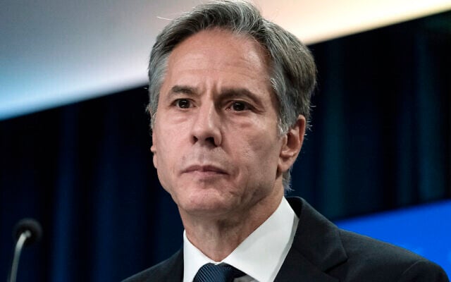 Le secrétaire d'État Antony Blinken écoute une question tout en parlant de l'Afghanistan lors d'un point de presse au département d'État, le 25 août 2021, à Washington. (Crédit : AP Photo/Alex Brandon, Pool) Le secrétaire d'État Antony Blinken écoute une question tout en parlant de l'Afghanistan lors d'un point de presse au département d'État, le 25 août 2021, à Washington. (Crédit : AP Photo/Alex Brandon, Pool)