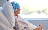 Illustration : Une patiente atteinte d'un cancer. (Crédit : Ridofranz via iStock by Getty Images)
