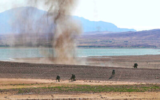 Sur cette photo publiée par le site officiel de l'armée iranienne le vendredi 1er octobre 2021, des troupes terrestres participent à des manœuvres militaires près de la frontière iranienne avec l'Azerbaïdjan. (Crédit : Armée iranienne via AP)