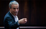 Elazar Stern (Yesh Atid) assiste à une session plénière à la Knesset à Jérusalem, le 6 juillet 2021. (Crédit : Yonatan Sindel/Flash90)