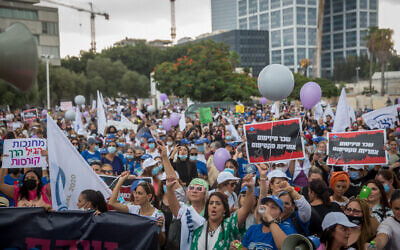 Les employés des crèches manifestent à Tel Aviv, le 3 octobre 2021. (Crédit : Miriam Alster/Flash90)